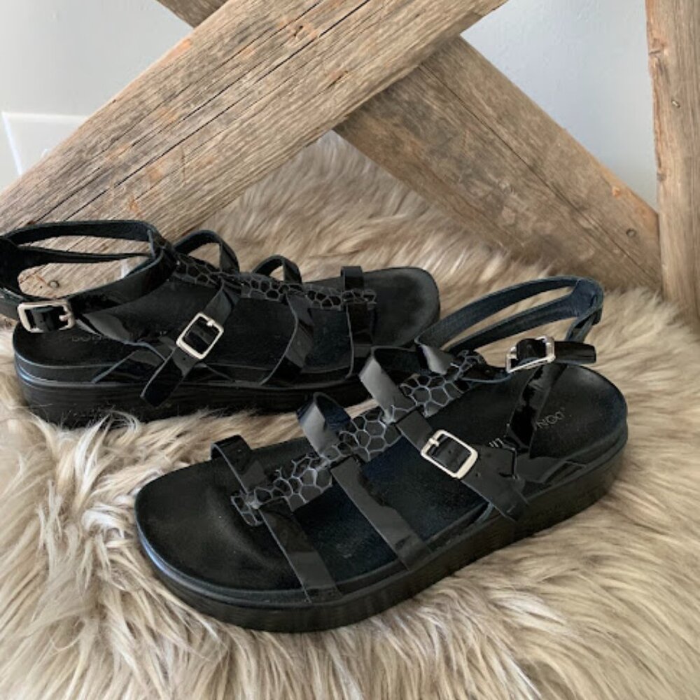 Donald Pliner Black Patent leather Fritz Strappy Sandals-size 7